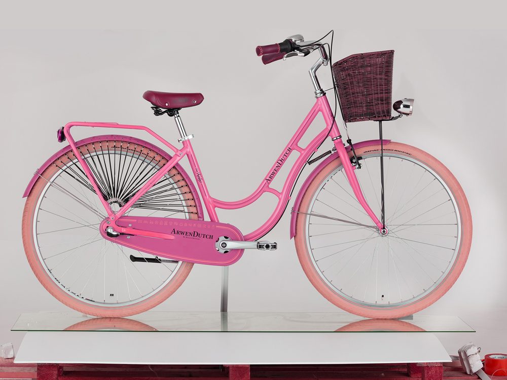 Bicycle: clipping path drawn along the edges before